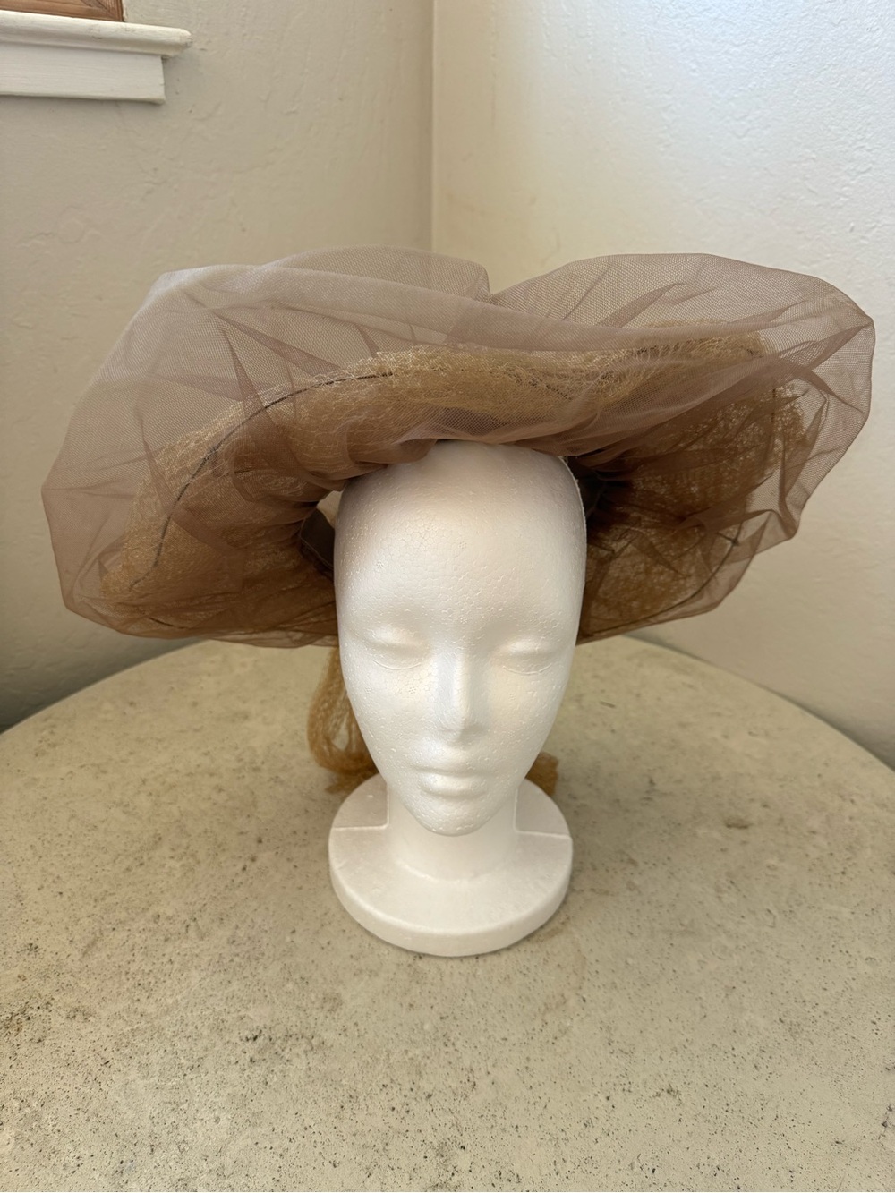 Wide-Brim Brown Tulle Fashion Hat for Women
